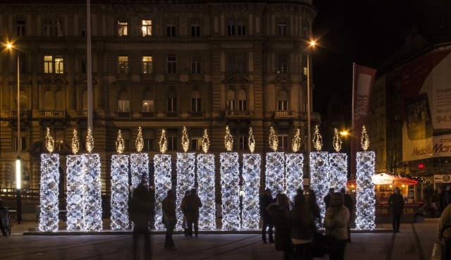 キャンドルモチーフを並べた演出