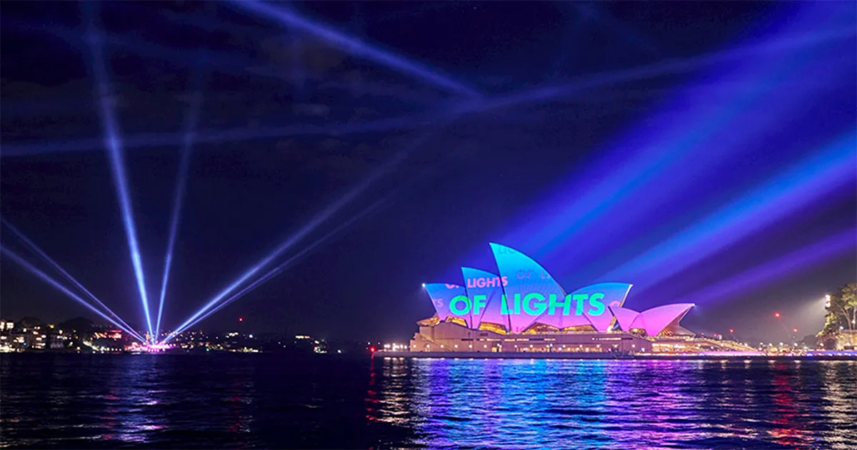 オーシャンアート　NO.18   モルディブハートアイランド オーストラリアの光の祭典 「Vivid Sydney2025」の様子を徹底