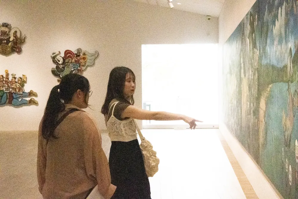 意見交換して理解を深めるメンバー