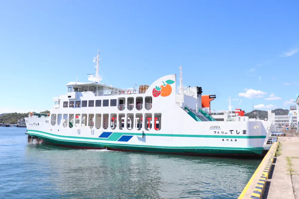 宇野港から家浦港に向けて乗ったフェリー