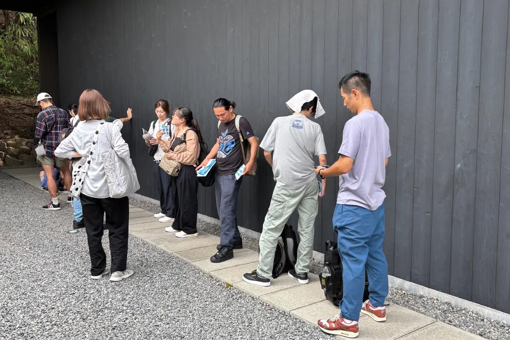 南寺横で順番を待つ様子