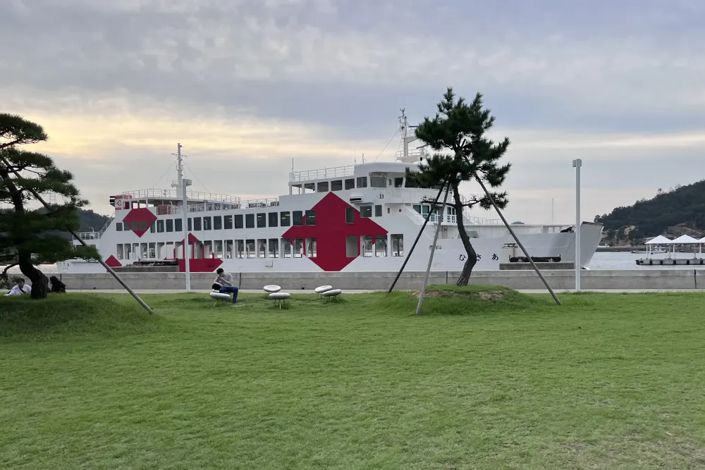 宮浦港から宇野港に向けて乗ったフェリー