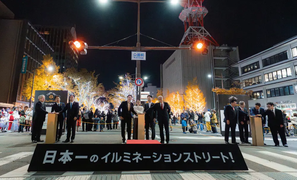 けやきライトパレードby FeStA LuCeの2025年度点灯式の様子1