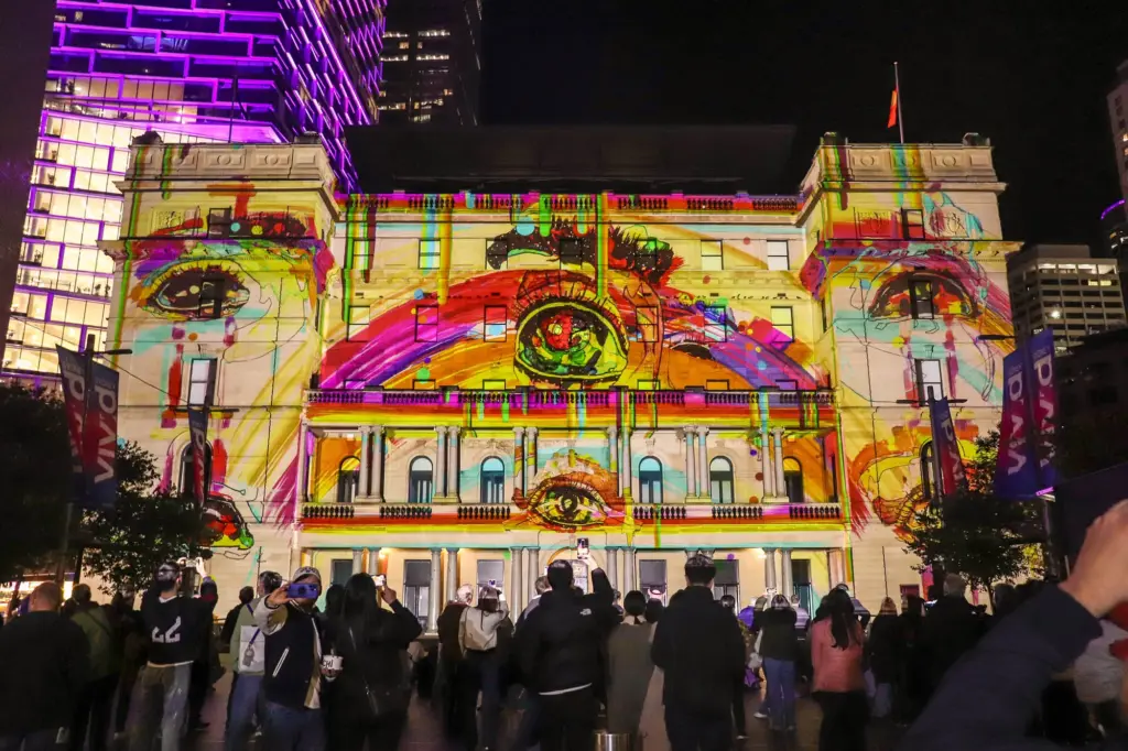 昼と夜で雰囲気が変わる「Vivid Sydney」中の街並み(夜②)