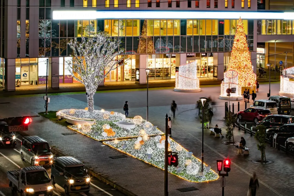 電球色と白色をベースに整えられたイルミネーション②