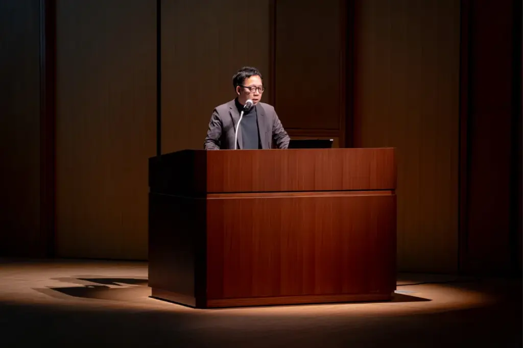 タカショーデジテックの方針説明会で各部門長・プロジェクトリーダーが説明している様子②