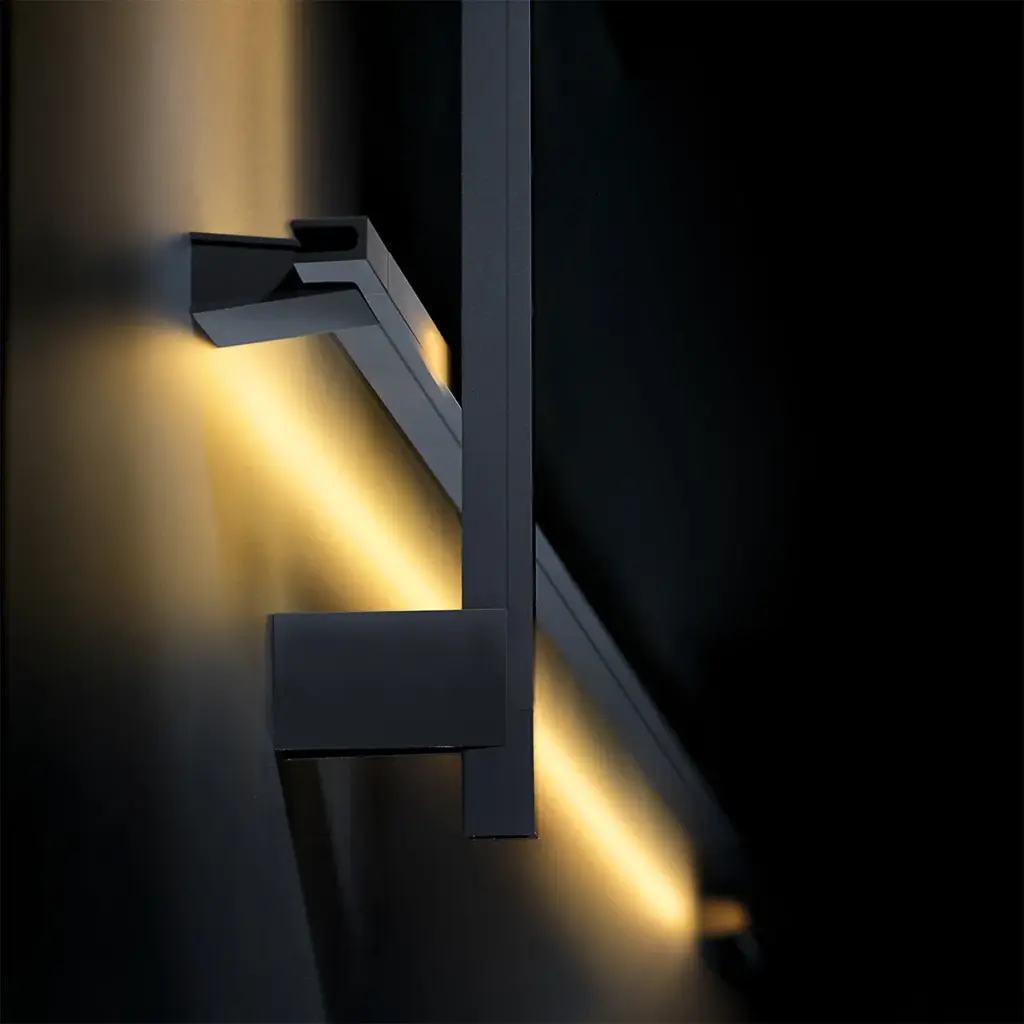 ラインウォールライトのフランジ部分