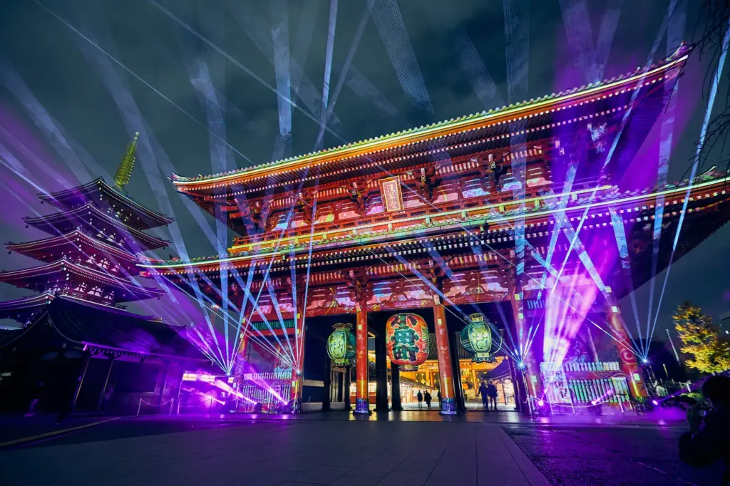 「ASAKUSA CULTURE & LIGHTS 2025」で株式会社一旗さまが手掛けたプロジェクションマッピングの様子②
