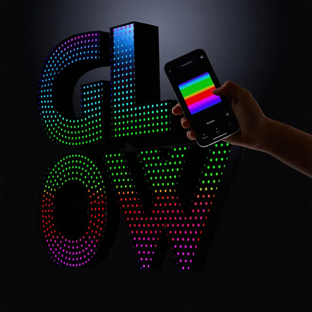 DIGITEC SIGN PIXELを操作しているイメージ