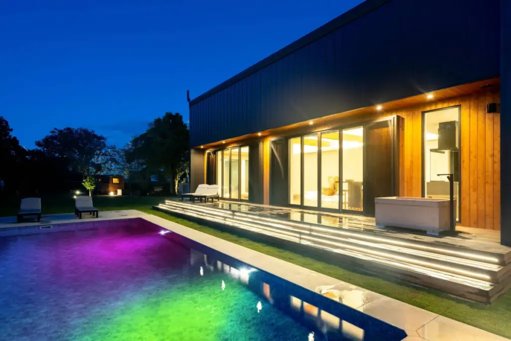 カラーフィルターを用いた水辺のライトアップのイメージ