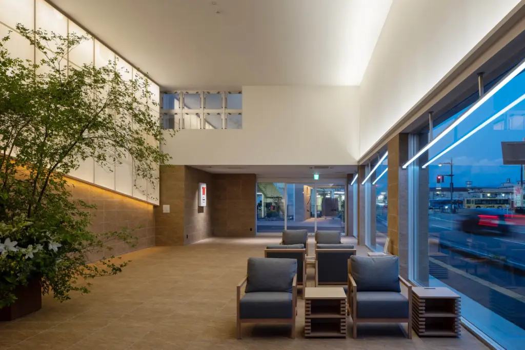 トヨタモビリティ富山 双代町EVステーションの光の演出事例②