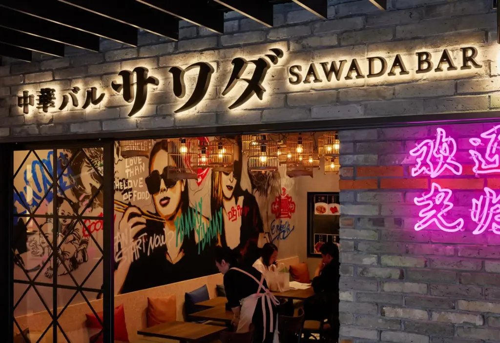 背面発光とテーパーで立体的に浮かび上がるように見せた事例の写真