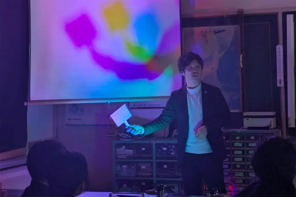 生徒たちへのワークショップの様子①
