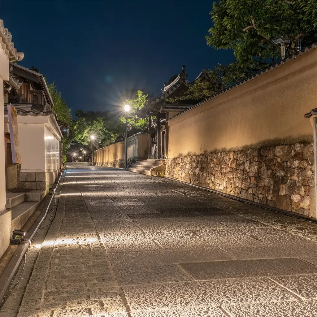 東山観月路のねねの道のライトアップ