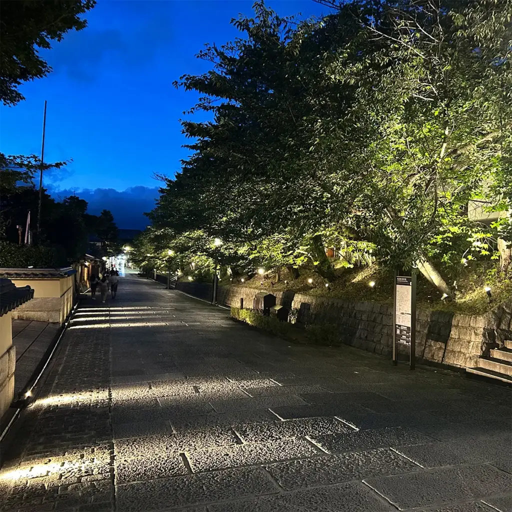 東山観月路のねねの道から高台寺公園までのライトアップ