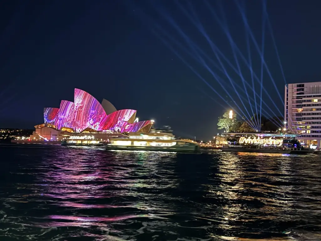 Lighting of the Sails: Opera Mundiの様子②