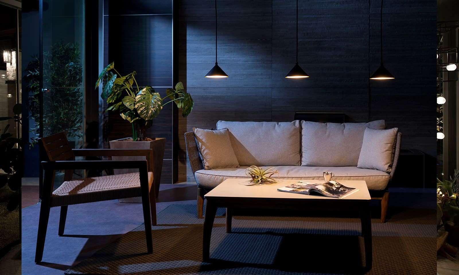 屋外仕様のレールライト